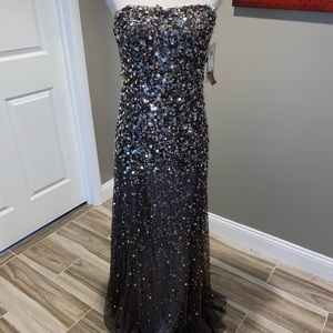 Adrianna Papell Gown Live FrOm the red carpet